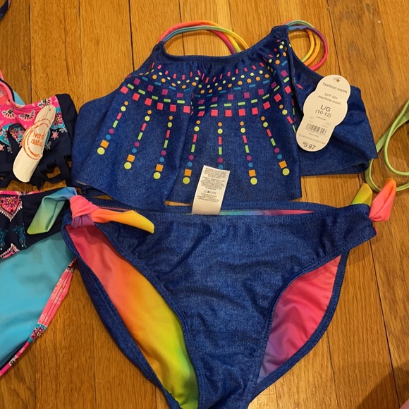 New bathing suits - Picture 2 of 3